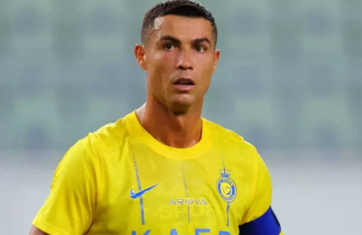 Herkes futbolu bırakmasını beklerken, Ronaldo'dan 2 yıllık imza!