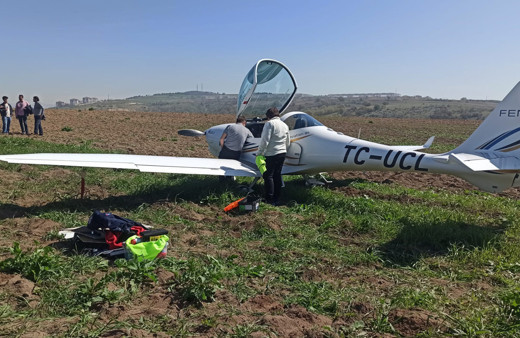 Bursa'da eğitim uçağı tarlaya zorunlu iniş yaptı
