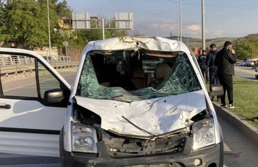 Gaziantep’te sivil polis aracı ata çarptı: 2 polis yaralandı