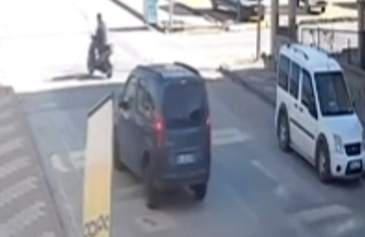 Uşak'ta motosiklet sürücüsünün öldüğü kaza kamerada