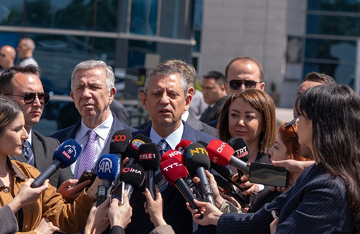 Özgür Özel'den Rasim Ozan Kütahyalı çıkışı: Şimdi çıkmışlar, 'Bunu nasıl der?' Sen nasıl dedin üç ay boyunca?