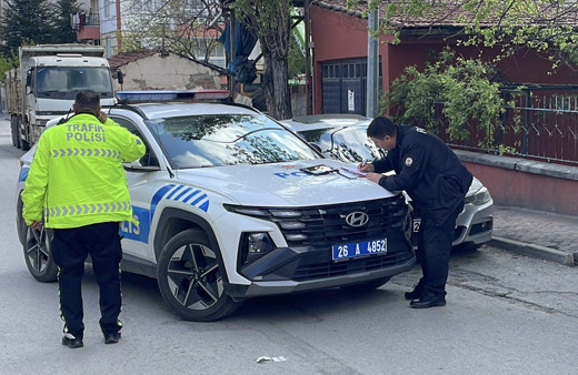 Eskişehir'de "dur" ihtarına uymayan araçtan çıkana bakın!