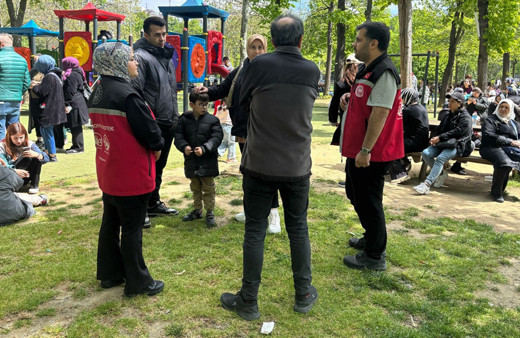 Aile ve Sosyal Hizmetler Bakanlığı depremzedeler için sahada