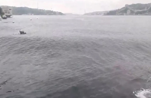 İstanbul'da deprem anı Boğaz'da böyle görüntülendi! Dalgalar oluştu