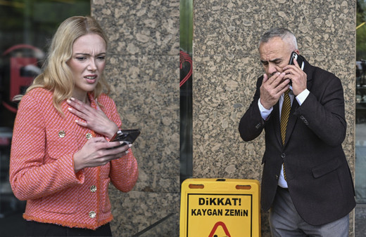 İstanbul'da peş peşe deprem! 6.2'lik deprem çok korkuttu, vatandaşlar sokaklara döküldü