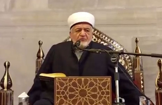 Fatih Camisi'nde kürsüde depreme yakalanan vaiz gündem oldu