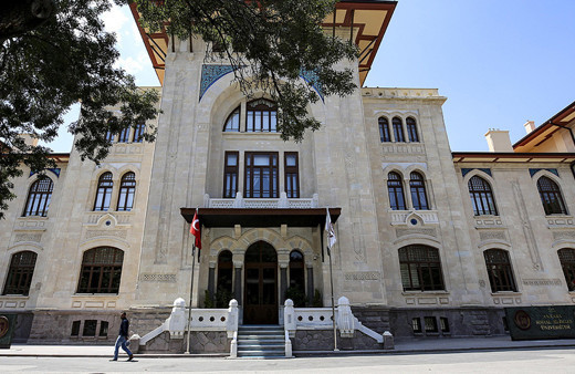 Gözaltına alınırken sütyeni gözüken gösterici erkek çıktı! Ankara Valiliği açıkladı