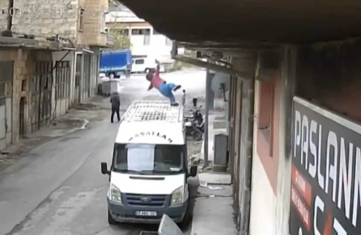 Nevşehir'de korkutan anlar! Küçük çocuk çöp konteynerinin içine düştü