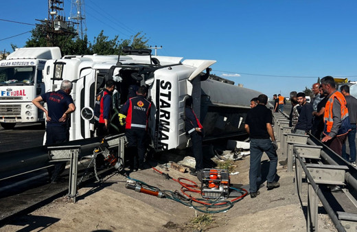 Mardin'de feci kaza! Tanker devrildi: 1 ölü 1 yaralı