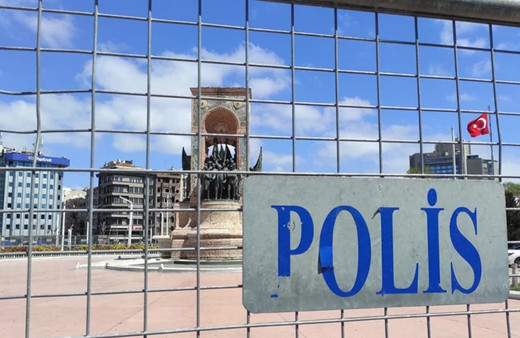 Taksim Meydanı'na 1 Mayıs hazırlıkları kapsamında demir bariyerler getirildi!