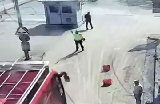 Aracı polisin üzerine sürmüştü! CHP otobüsünün şoförünün cezası belli oldu