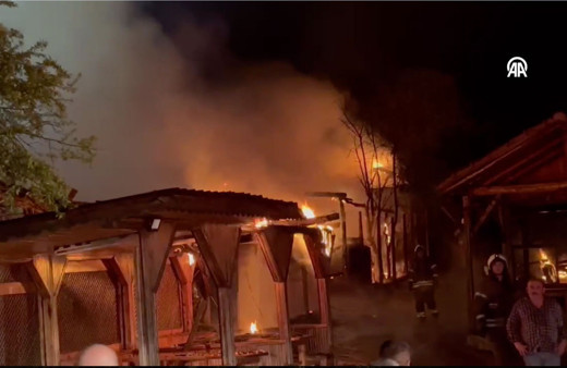 Şile'de restoranda çıkan yangın bitişindeki 5 restoran sıçradı