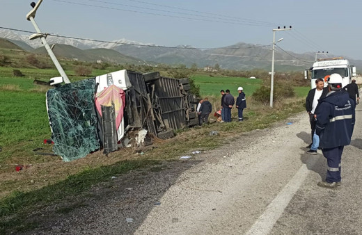 Van'da yolcu otobüsü devrildi 28 kişi yaralandı