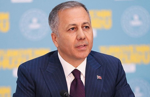 Bakan Ali Yerlikaya'dan otobüsü polisin üzerine süren CHP'nin otobüs şoförüne tepki