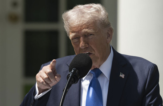 ABD Başkanı Trump yazışmaların sızması skandalının faturasını kesti