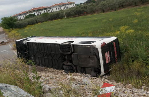 Manisa'da yolcu otobüsü kaza yaptı! Çok sayıda yaralı var