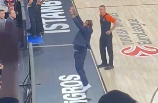 Ergin Ataman çılgına döndü, salonu terk etti