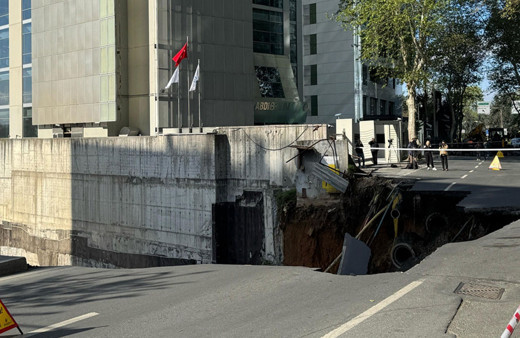 Maslak'ta yol çöktü! Eski Büyükdere Caddesi trafiğe kapatıldı