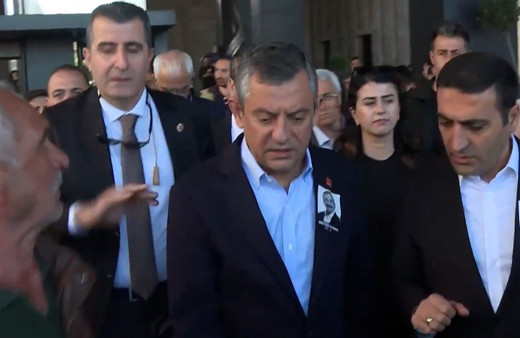 Özgür Özel'e saldıran kişinin kimliği belli oldu! Yıllar önce çocuklarını öldürmüş