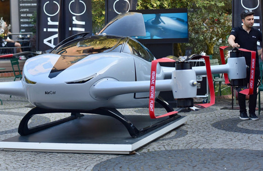 Kocaeli'de 'iki kişilik uçan araba' testi başarıyla gerçekleştirildi