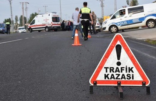 Aydın'da traktör ile motosiklet çarpıştı, 3 kişi öldü! "Sıla kalk, ölme"