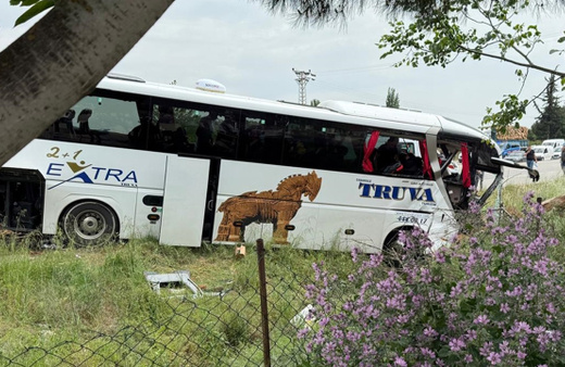 Çanakkale'de yolcu otobüsü, kamyon ve otomobil çarpıştı! Çok sayıda ölü var