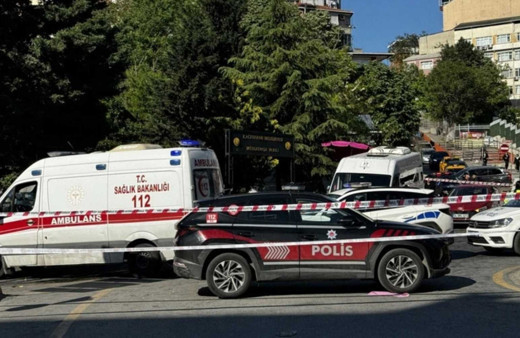 Servis aracı kaldırıma daldı: 1 ölü, 3 yaralı