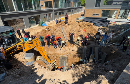 Çekmeköy'de inşaat alanında göçük: Toprak altında kalan 2 işçiden 1'i öldü