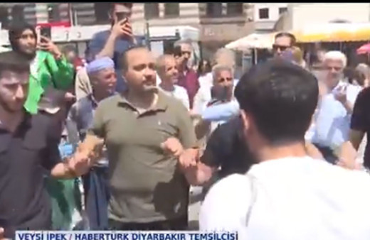 Diyarbakır'da halk PKK'nın fesih kararını halay çekerek böyle kutladı