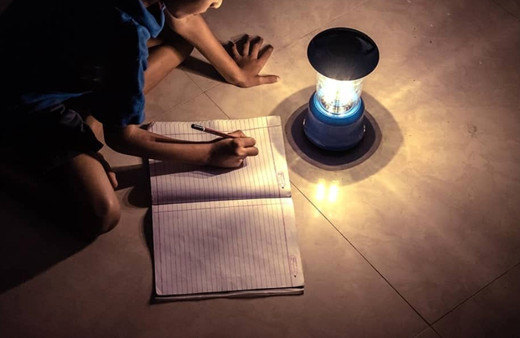 Binlerce ev ve iş yeri, tropikal siklon nedeniyle elektriksiz kaldı