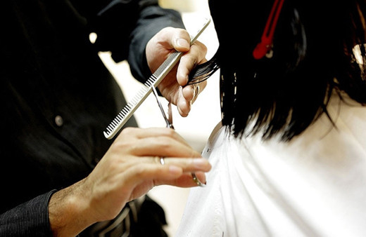 Kuaför salonunda 13 kadın zehirlendi