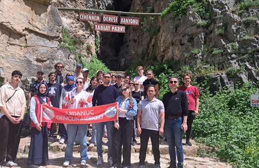 Artvin'e gelen Erasmus öğrencileri Cehennem Deresi Kanyonu'nu gezdi