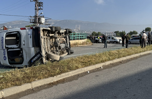 Kahramanmaraş'ta işçi servisi ile otomobil çarpıştı! Yaralılar var