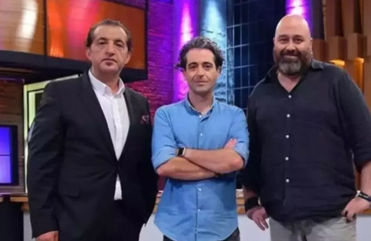 Masterchef jürisi CHP'ye geçti, rozetini Gökan Zeybek taktı