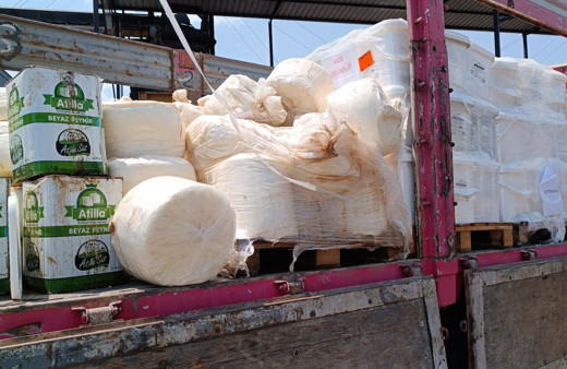 İzmir'de tüketime uygun olmayan 7 ton peynir imha edildi