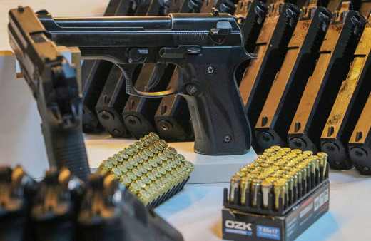 Oyuncak dükkanı gibi gözüken silah atölyesine polis baskını! İçeriden neler çıktı neler