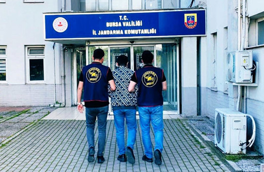 Kamu personeli olarak tanıtıp dolandırıcılık yapıyordu Bursa'da yakalandı