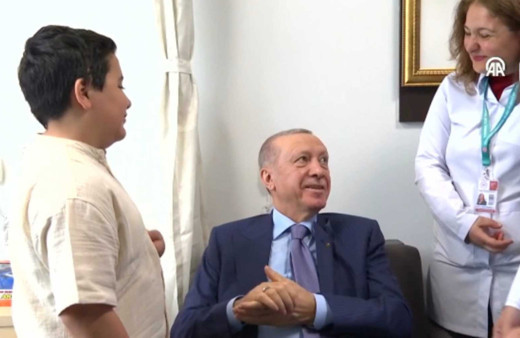 Cumhurbaşkanı Erdoğan ile küçük çocuk arasında güldüren konuşma