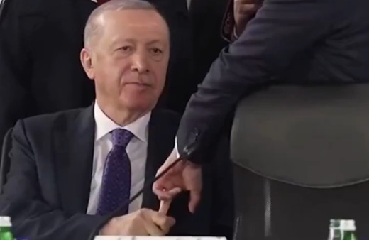 Cumhurbaşkanı Erdoğan ve Macron'un el sıkışma anları gündem oldu
