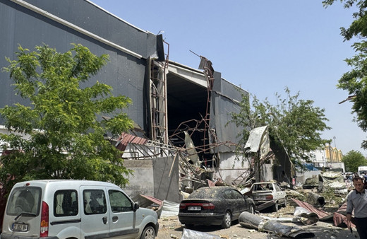 Gaziantep'te fabrikada patlama oldu! Yaralı işçiler var, görüntülere bakın
