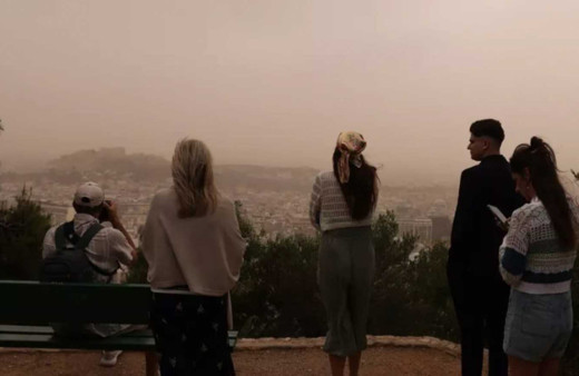 Yunanistan’ı sahra tozu kapladı