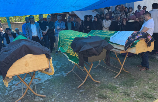 Bartın'da akrabaları tarafından tüfekle öldürülen çift ile oğlu toprağa verildi