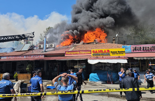 Erzincan'da yangın! İş yerleri zarar gördü