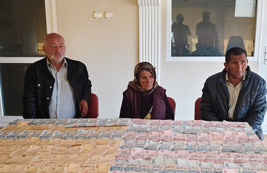 Çorum'da 3 dilenci, zabıtaya yakalandı: 5 saatte topladıkları para inanılır gibi değil