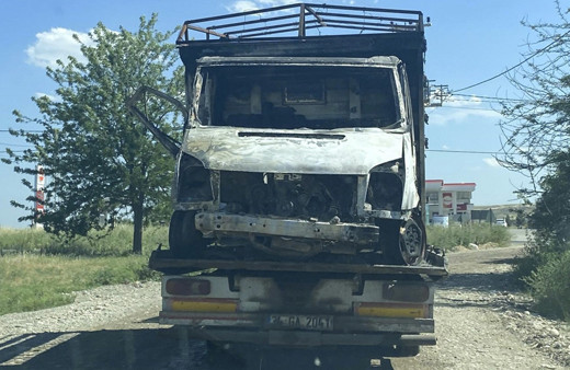 Diyarbakır'da sır olay! Yanmış kamyonetten 2 ceset çıktı! Kimlikleri belirlendi