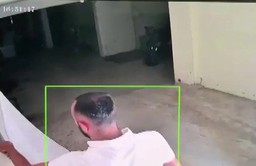 Palalı komşu dehşeti: Baba ve oğlunu hastanelik etti