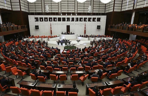 TBMM'de kabul edildi! Memur olmak isteyene kötü haber yaş sınırı geldi, TRT için maaş detayı dikkat çekti