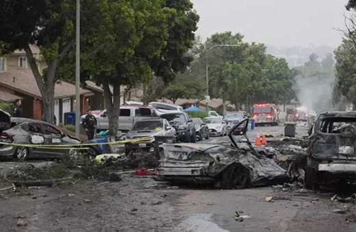 ABD'de yerleşim bölgesine uçak düştü! Çok sayıda ölü var