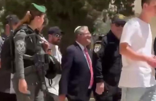 İsrailli aşırı sağcı bakanlar Mescid-i Aksa'ya baskın düzenledi