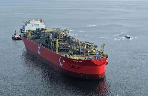 İstanbul Boğazı "Osman Gazi"nin geçişi sonrası gemi trafiğine açıldı